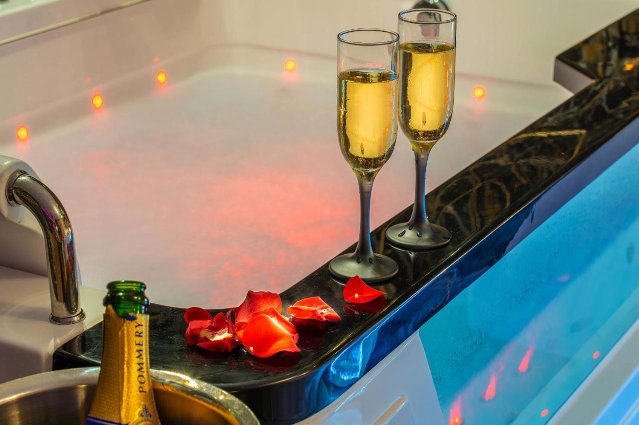Magnifique Loft / Spa En Face De La Cathedrale ! Narbonne Ngoại thất bức ảnh