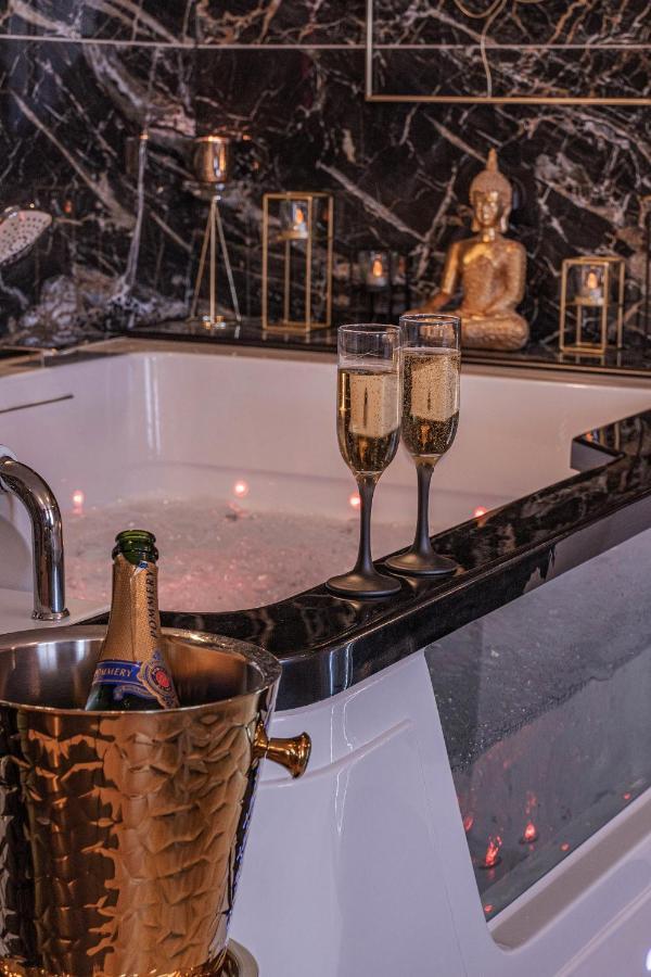 Magnifique Loft / Spa En Face De La Cathedrale ! Narbonne Ngoại thất bức ảnh