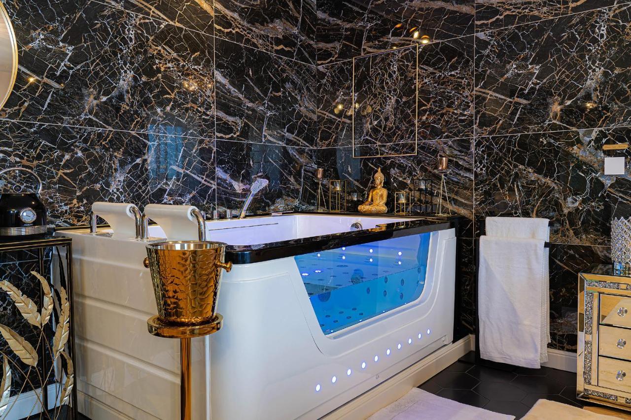 Magnifique Loft / Spa En Face De La Cathedrale ! Narbonne Ngoại thất bức ảnh